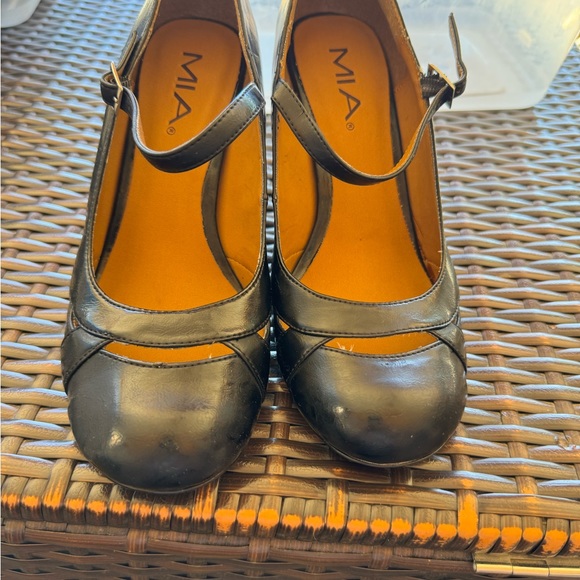 Black heels - Picture 3 of 5